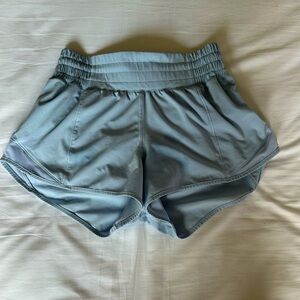 Lululemon High rise hotty hot 2.5 shorts size 2 Blue linen